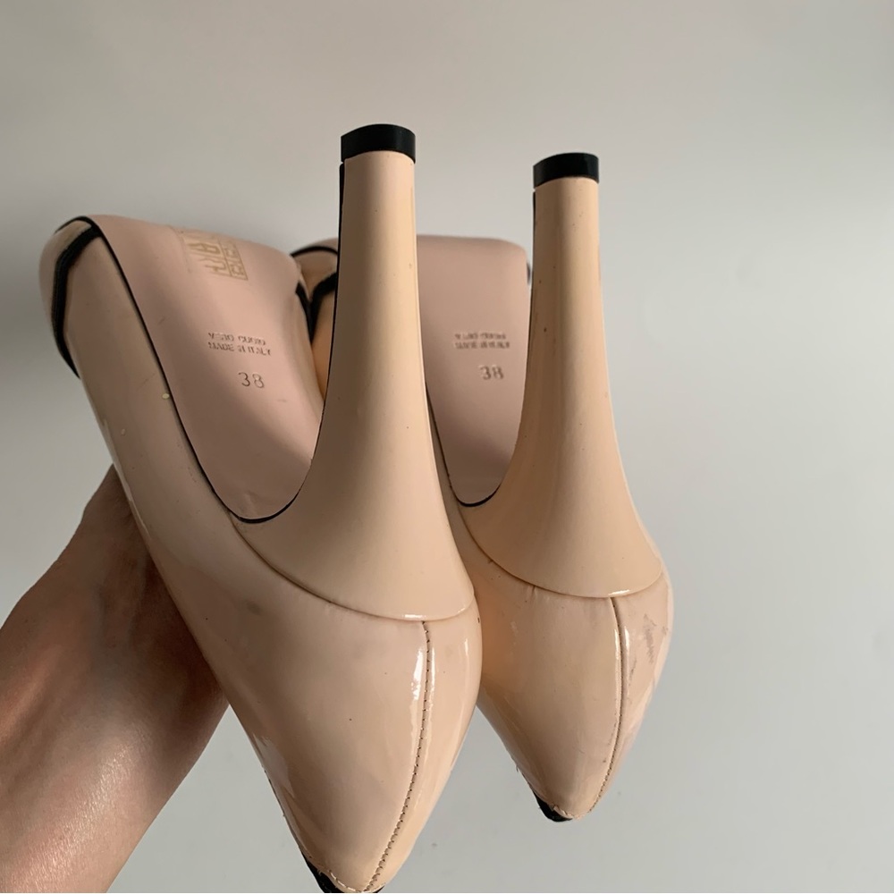 Red Valentino Scalloped Trim Patent leather peep toe pumps pale pink and black - Picture 9 of 14